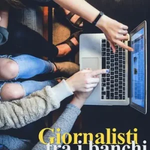 Offerta Limitata Giornalisti tra i banchi. Giovani che insegnano ai giovani