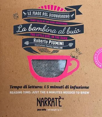 La bambina al buio. Tempo di lettura i 5 minuti di infusione-The little girl in the dark. Reading time just the 5 minutes needed to brew. Ediz. bilingue. Con tea bag Ultima Occasione