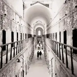 Quantità Limitata Dieci giorni e un muro